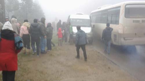 Du khách đổ xô lên Sa Pa ngắm băng giá
