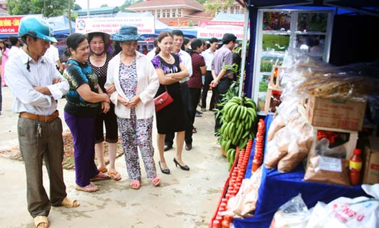 Sôi nổi các hoạt động trong khuôn khổ giải đua ngựa Bắc Hà mở rộng năm 2012