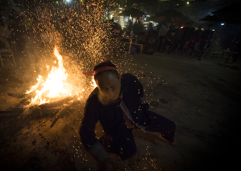 Lễ hội Nhảy lửa của người Dao đỏ tại Sa Pa