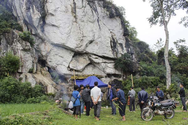 Linh thiêng lễ cúng bản ở Sả Séng