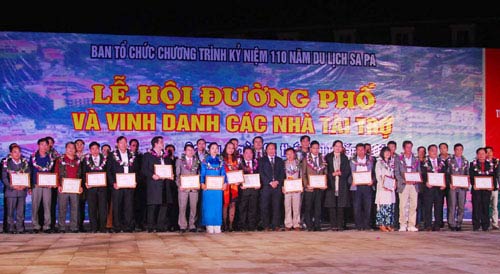 Vinh danh hơn 80 nhà tài trợ cho Lễ kỷ niệm 110 năm du lịch Sa Pa.