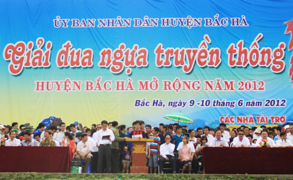 Chung kết Giải đua ngựa truyền thống Bắc Hà mở rộng năm 2012: Sôi động và hấp dẫn