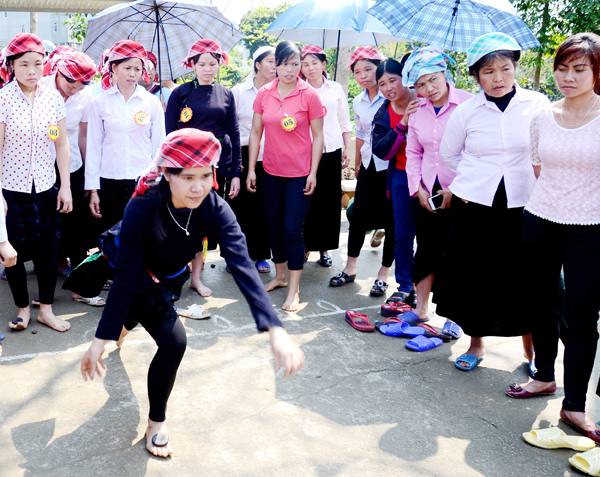 “Túc mắc lẹ” – trò chơi độc đáo của phụ nữ Tày Văn Bàn