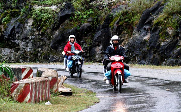 Cưỡi “ngựa sắt” chào năm Ngọ