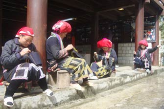 Phát triển du lịch làng nghề ở Lào Cai