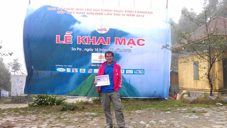 Hạng A Pờ (DL Khám Phá Việt) vô địch giải leo núi chinh phục Fansipan 2012 cúp Vietnam Airlines