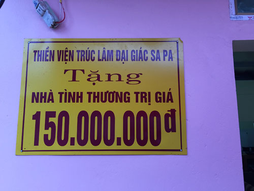 Hiệp hội Du lịch Sa Pa phối hợp tặng quà tình nghĩa