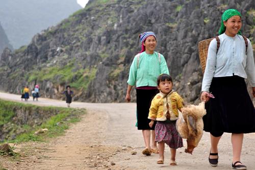 Đến Hà Giang đi chợ phiên Lũng Phìn