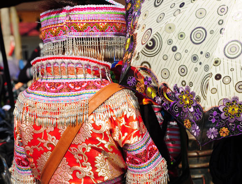 Trang phục rực rỡ của phụ nữ Mông trên cao nguyên