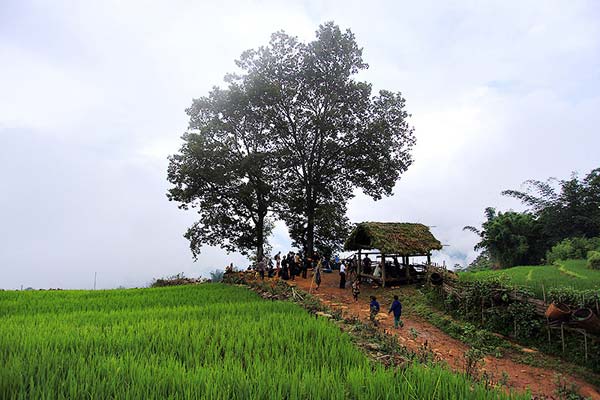 Tết “Khu già già”của người Hà Nhì