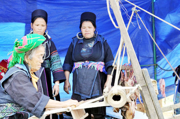 Làng thổ cẩm Tả Phìn