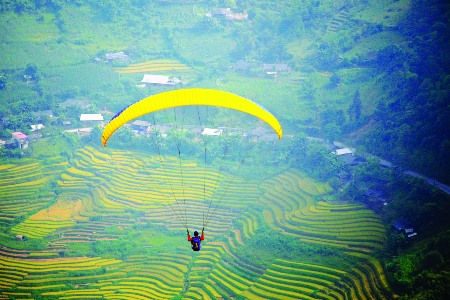 Trải nghiệm bay dù lượn, chiêm ngưỡng ruộng bậc thang ở Yên Bái