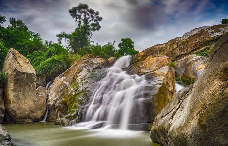 Thác Bản Vược (Bát Xát) nằm ở vùng thượng nguồn sông Hồng chảy vào Đất Việt.