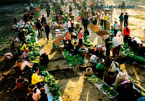 Hanoi - Muong Hum Market